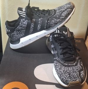 Mens Size 9 Adidas running shoes